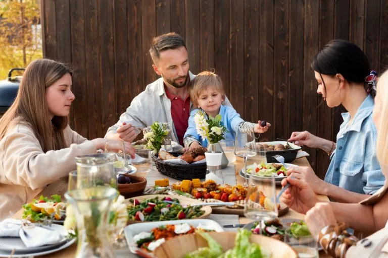 repas en famille, repas avec ados, repas avec petits, les repas en famille c'est l'enfer, repas de famille
