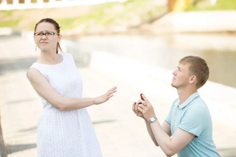 j'ai peur de m'engager, j'ai peur de me marier, je l'aime mais j'ai peur,