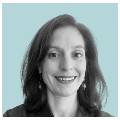 Pauline Boué, Médiatrice familiale à Châteauneuf-Grasse, facilitant le dialogue lors de divorces difficiles, désaccords sur la garde des enfants, conflits entre grands-parents et parents, et communication rompue après la séparation